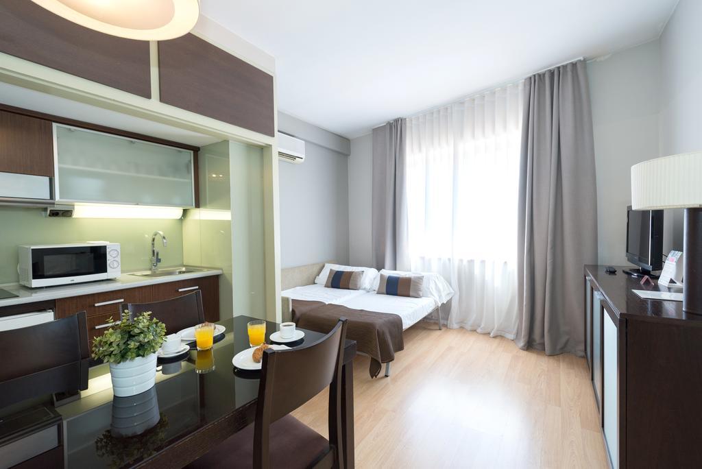Senator Barcelona Apartments Exteriör bild